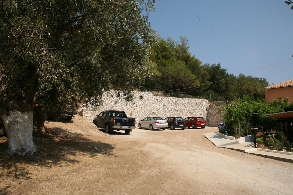 Marathes Studios Ayios Nikitas Bagian luar foto