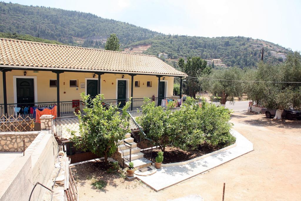 Marathes Studios Ayios Nikitas Bagian luar foto
