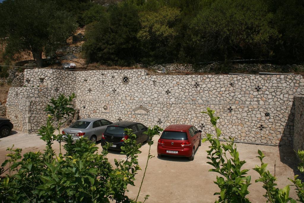 Marathes Studios Ayios Nikitas Bagian luar foto