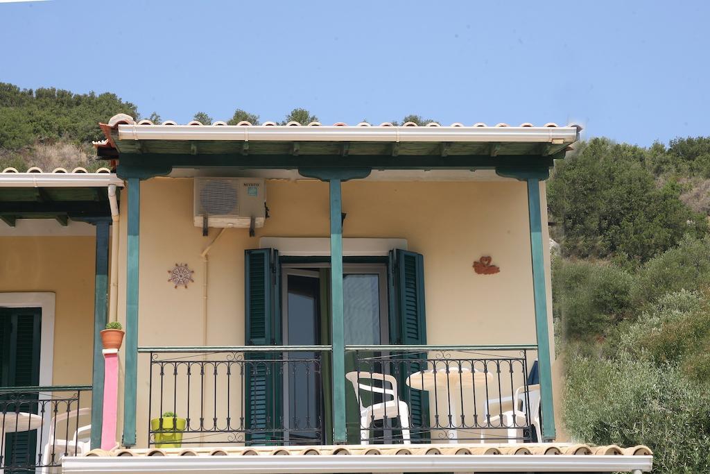 Marathes Studios Ayios Nikitas Bagian luar foto