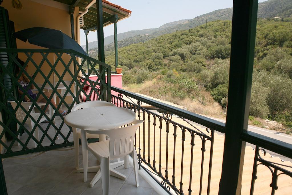 Marathes Studios Ayios Nikitas Bagian luar foto