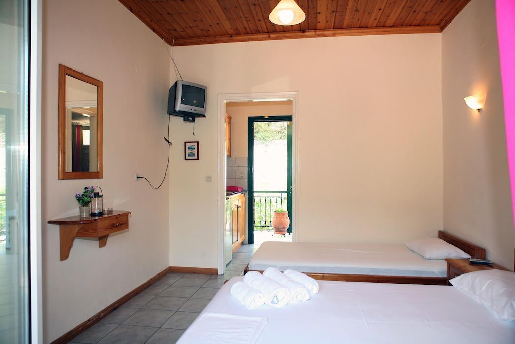 Marathes Studios Ayios Nikitas Bagian luar foto